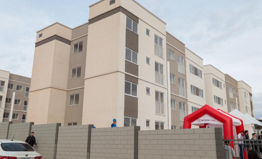 Casa Fácil Paraná: com apoio do Estado, famílias de Cascavel recebem chaves