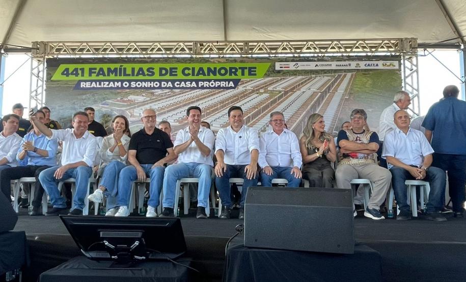 Governador inaugura bairro planejado e anuncia R$ 106 milhões da Sanepar em Cianorte