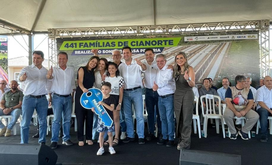 Governador inaugura bairro planejado e anuncia R$ 106 milhões da Sanepar em Cianorte