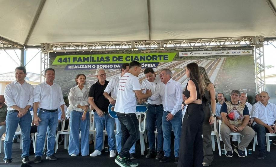 Governador inaugura bairro planejado e anuncia R$ 106 milhões da Sanepar em Cianorte