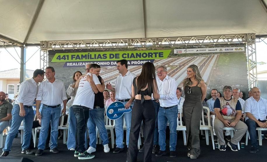 Governador inaugura bairro planejado e anuncia R$ 106 milhões da Sanepar em Cianorte