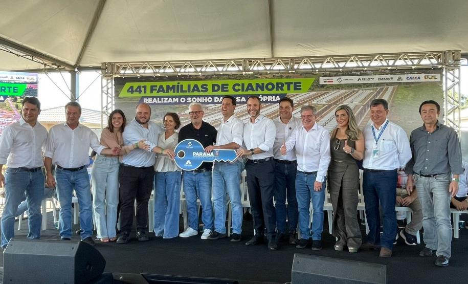 Governador inaugura bairro planejado e anuncia R$ 106 milhões da Sanepar em Cianorte