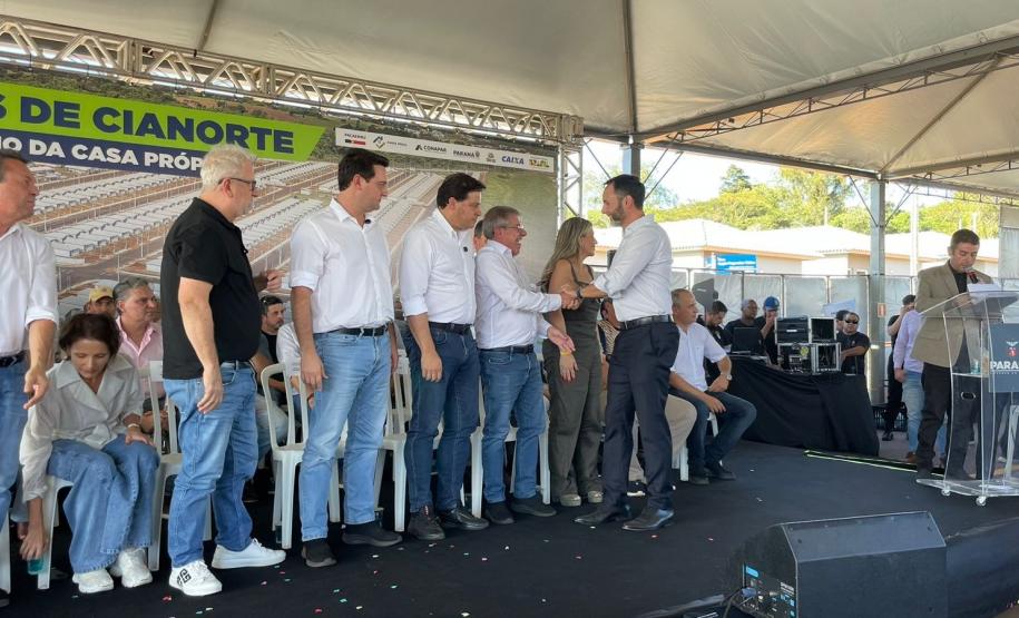 Governador inaugura bairro planejado e anuncia R$ 106 milhões da Sanepar em Cianorte