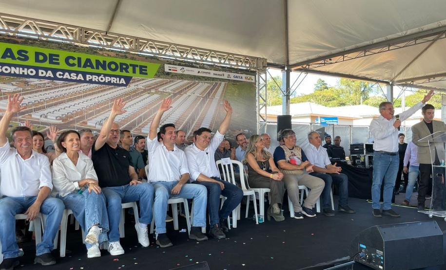 Governador inaugura bairro planejado e anuncia R$ 106 milhões da Sanepar em Cianorte