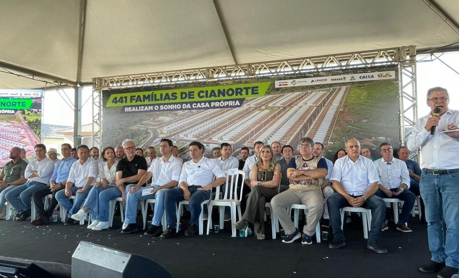 Governador inaugura bairro planejado e anuncia R$ 106 milhões da Sanepar em Cianorte