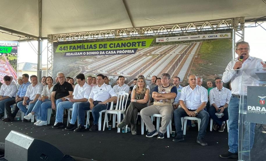 Governador inaugura bairro planejado e anuncia R$ 106 milhões da Sanepar em Cianorte