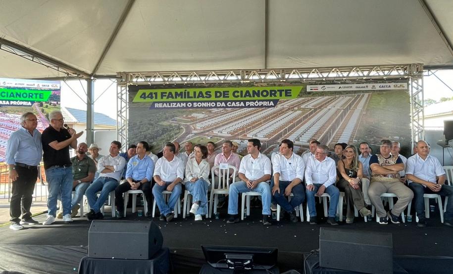 Governador inaugura bairro planejado e anuncia R$ 106 milhões da Sanepar em Cianorte