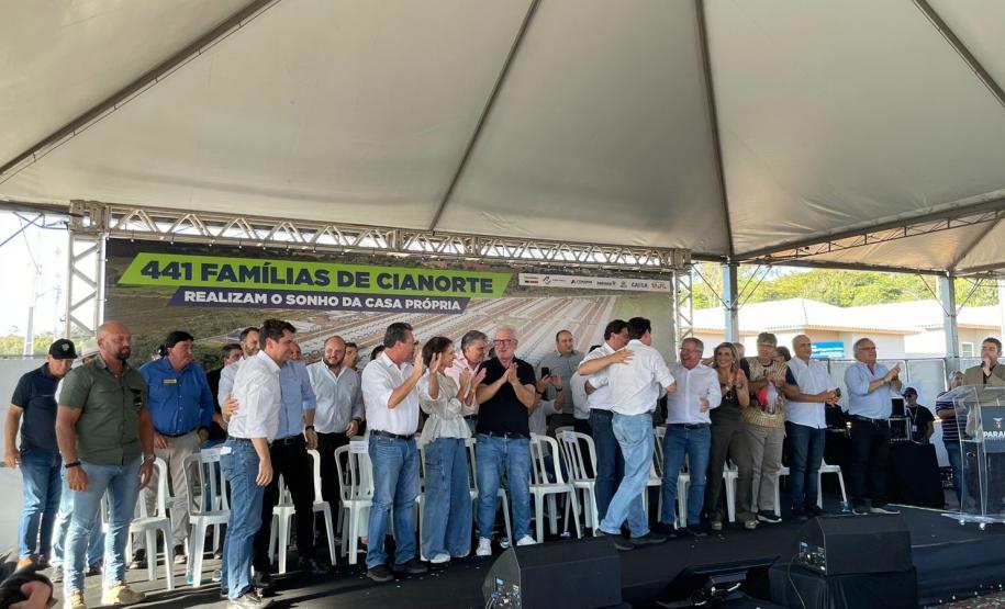 Governador inaugura bairro planejado e anuncia R$ 106 milhões da Sanepar em Cianorte