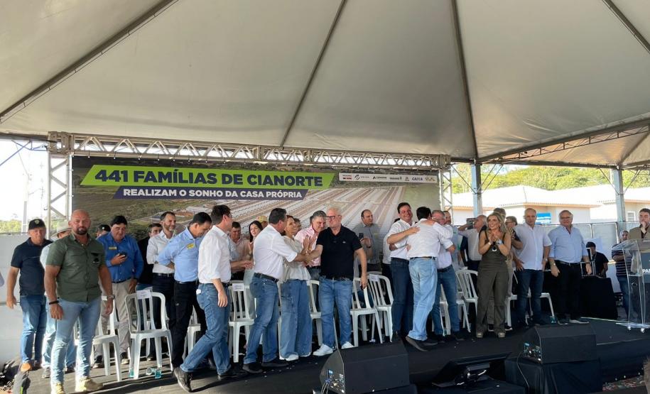 Governador inaugura bairro planejado e anuncia R$ 106 milhões da Sanepar em Cianorte