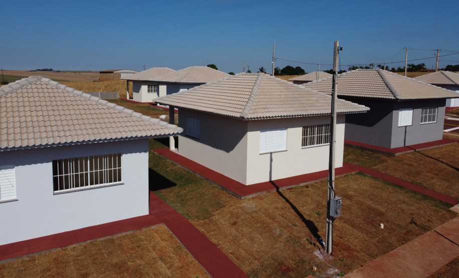 Com apoio do Estado, chaves da casa própria são entregues a famílias de Japurá