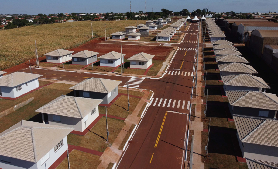 Com apoio do Estado, chaves da casa própria são entregues a famílias de Japurá