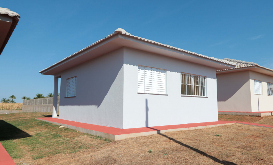 Com apoio do Estado, chaves da casa própria são entregues a famílias de Japurá