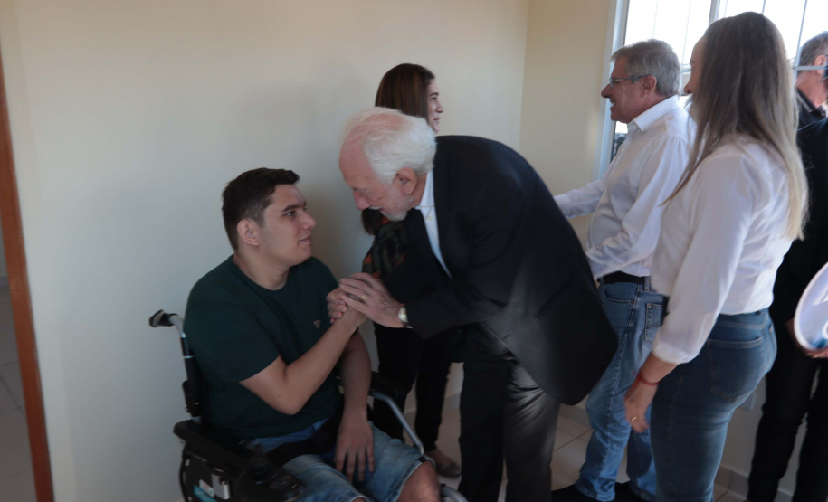 Com apoio do Estado, chaves da casa própria são entregues a famílias de Japurá