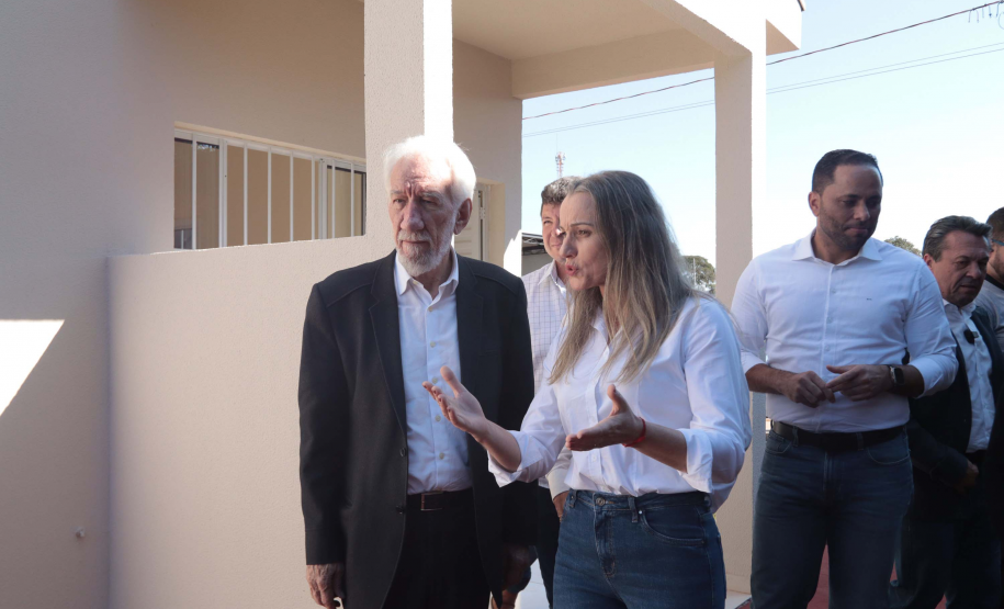 Com apoio do Estado, chaves da casa própria são entregues a famílias de Japurá