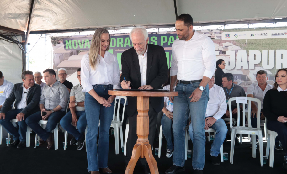 Com apoio do Estado, chaves da casa própria são entregues a famílias de Japurá