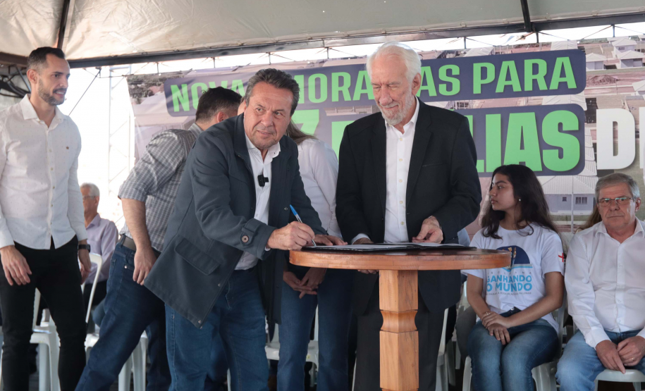 Com apoio do Estado, chaves da casa própria são entregues a famílias de Japurá