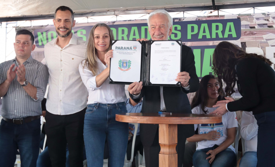 Com apoio do Estado, chaves da casa própria são entregues a famílias de Japurá