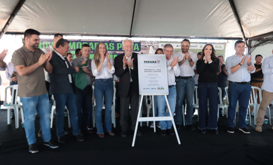 Com apoio do Estado, chaves da casa própria são entregues a famílias de Japurá