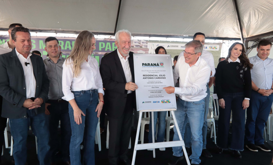 Com apoio do Estado, chaves da casa própria são entregues a famílias de Japurá