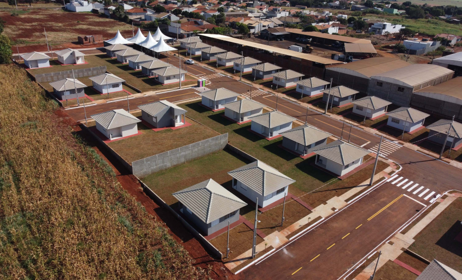 Com apoio do Estado, chaves da casa própria são entregues a famílias de Japurá