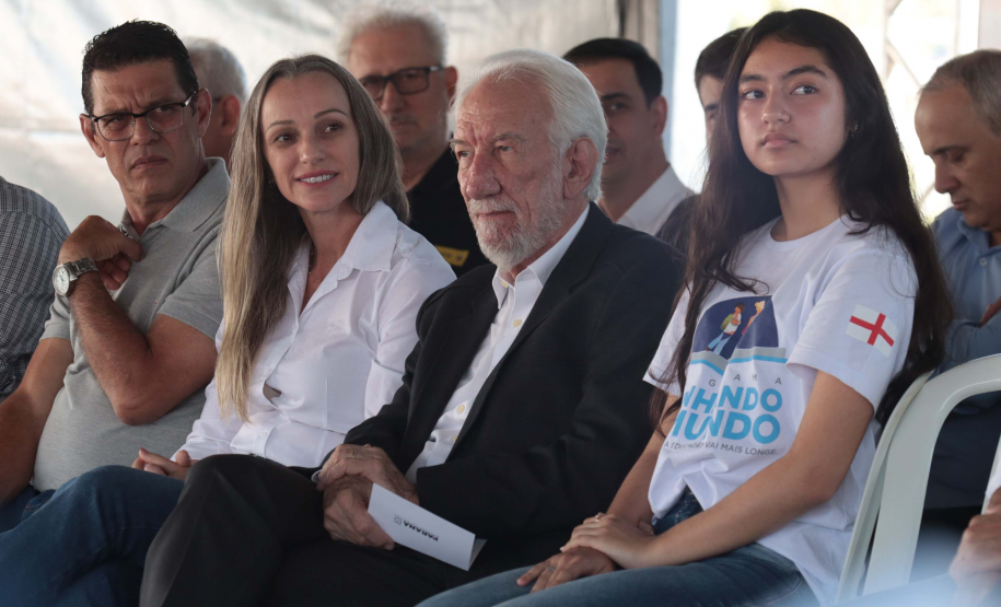 Com apoio do Estado, chaves da casa própria são entregues a famílias de Japurá