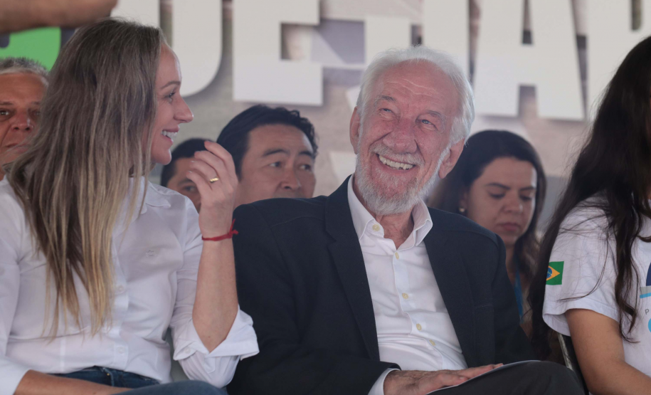 Com apoio do Estado, chaves da casa própria são entregues a famílias de Japurá