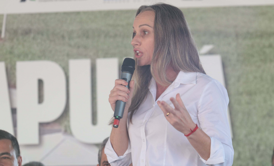 Com apoio do Estado, chaves da casa própria são entregues a famílias de Japurá