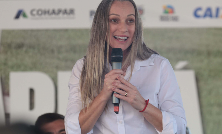 Com apoio do Estado, chaves da casa própria são entregues a famílias de Japurá