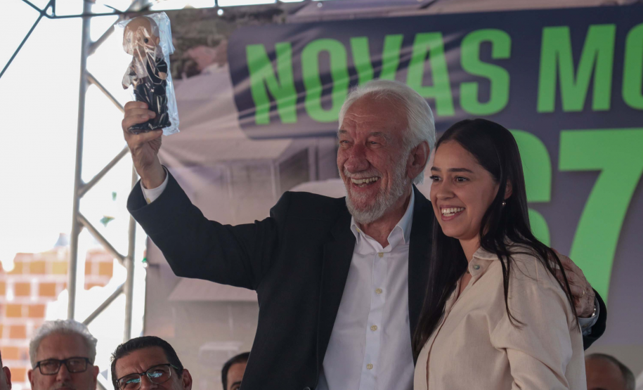 Com apoio do Estado, chaves da casa própria são entregues a famílias de Japurá