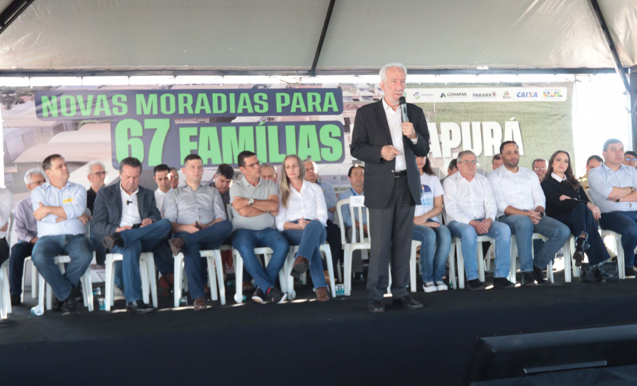 Com apoio do Estado, chaves da casa própria são entregues a famílias de Japurá