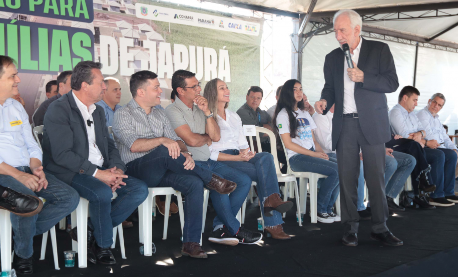 Com apoio do Estado, chaves da casa própria são entregues a famílias de Japurá