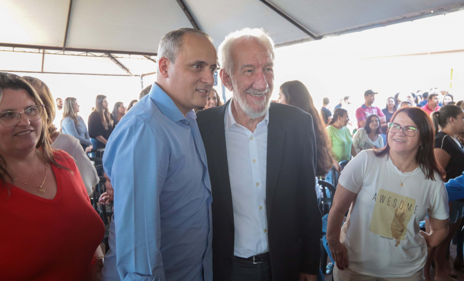 Com apoio do Estado, chaves da casa própria são entregues a famílias de Japurá