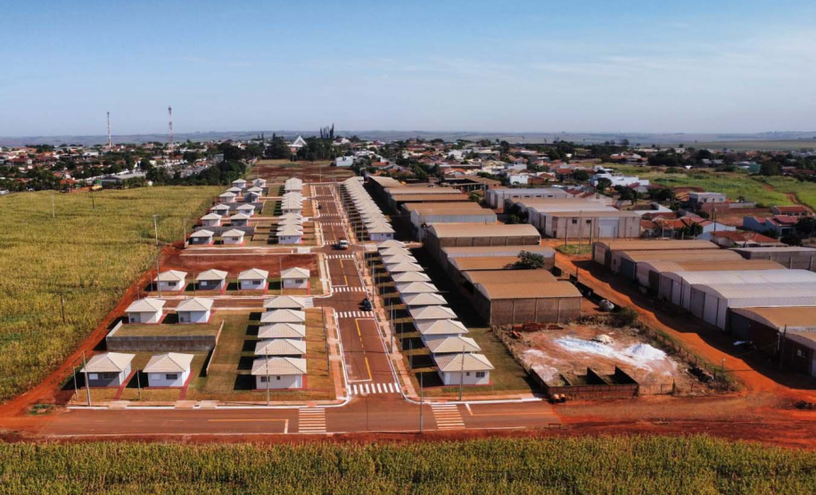 Com apoio do Estado, chaves da casa própria são entregues a famílias de Japurá