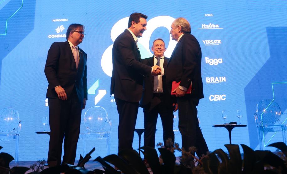 Governador ressalta parceria entre Estado e construção civil no desenvolvimento do Paraná