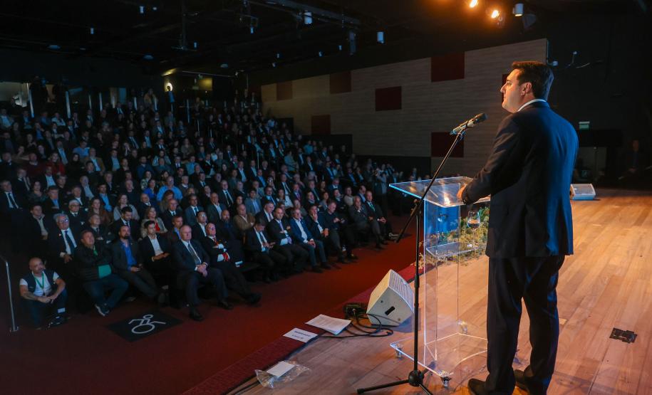 Governador ressalta parceria entre Estado e construção civil no desenvolvimento do Paraná