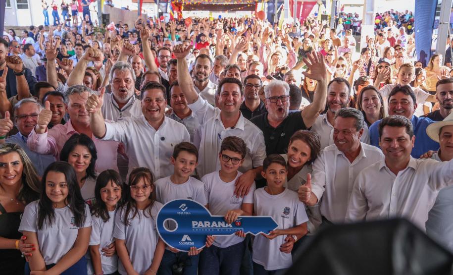 Governador inaugura bairro planejado e anuncia R$ 106 milhões da Sanepar em Cianorte