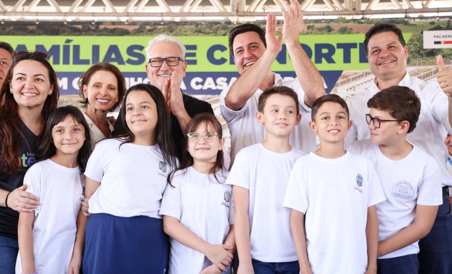 Governador inaugura bairro planejado e anuncia R$ 106 milhões da Sanepar em Cianorte
