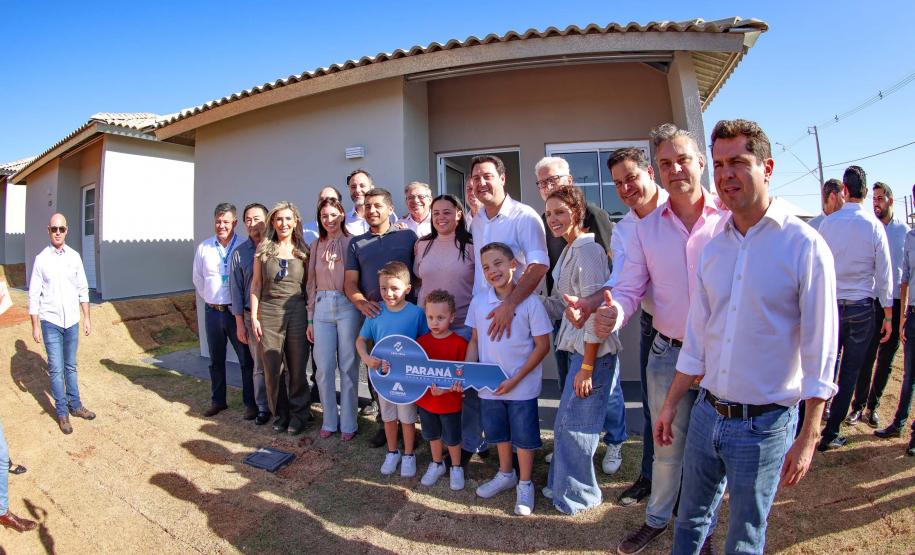 Governador inaugura bairro planejado e anuncia R$ 106 milhões da Sanepar em Cianorte