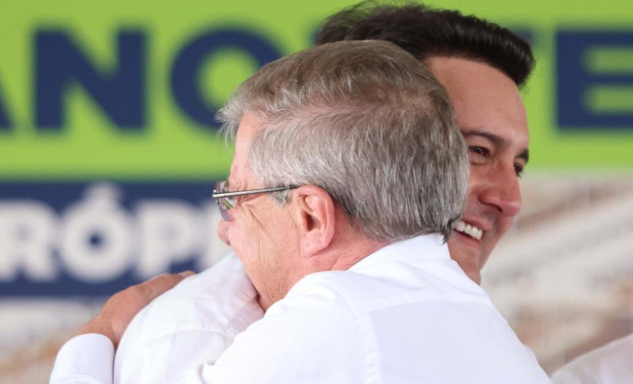 Governador inaugura bairro planejado e anuncia R$ 106 milhões da Sanepar em Cianorte