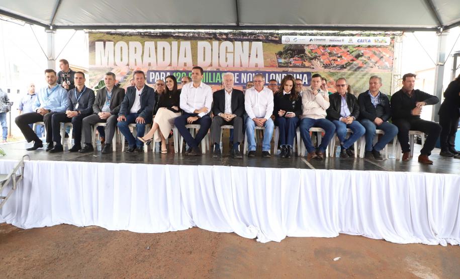 Darci Piana entrega residencial com 120 casas a famílias de Nova Londrina