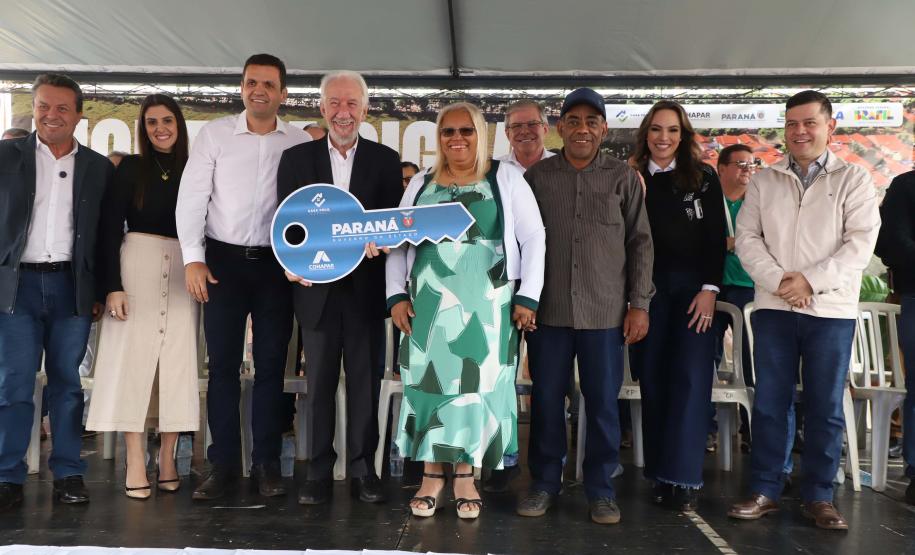 Darci Piana entrega residencial com 120 casas a famílias de Nova Londrina
