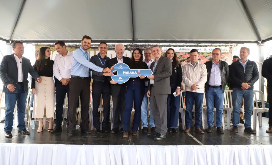 Darci Piana entrega residencial com 120 casas a famílias de Nova Londrina