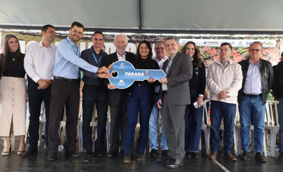 Darci Piana entrega residencial com 120 casas a famílias de Nova Londrina