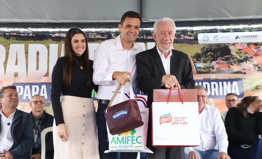 Darci Piana entrega residencial com 120 casas a famílias de Nova Londrina