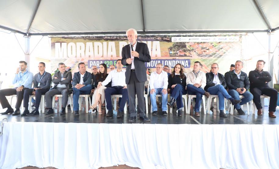 Darci Piana entrega residencial com 120 casas a famílias de Nova Londrina