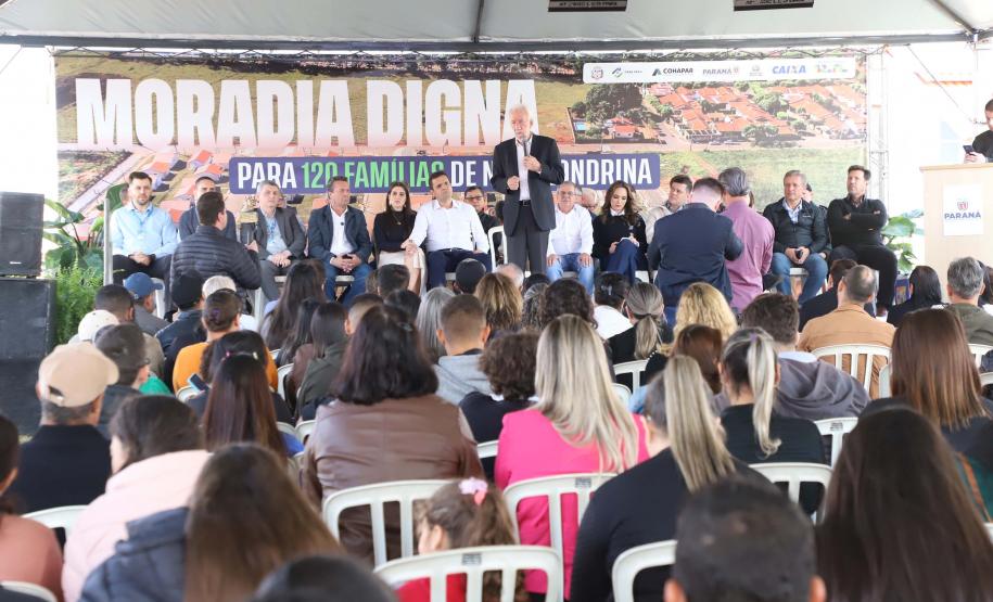 Darci Piana entrega residencial com 120 casas a famílias de Nova Londrina