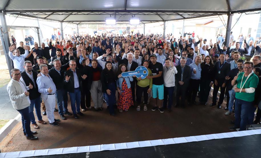 Darci Piana entrega residencial com 120 casas a famílias de Nova Londrina