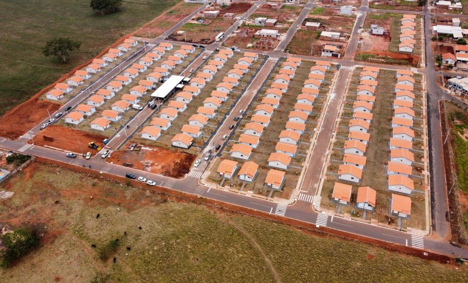 Darci Piana entrega residencial com 120 casas a famílias de Nova Londrina