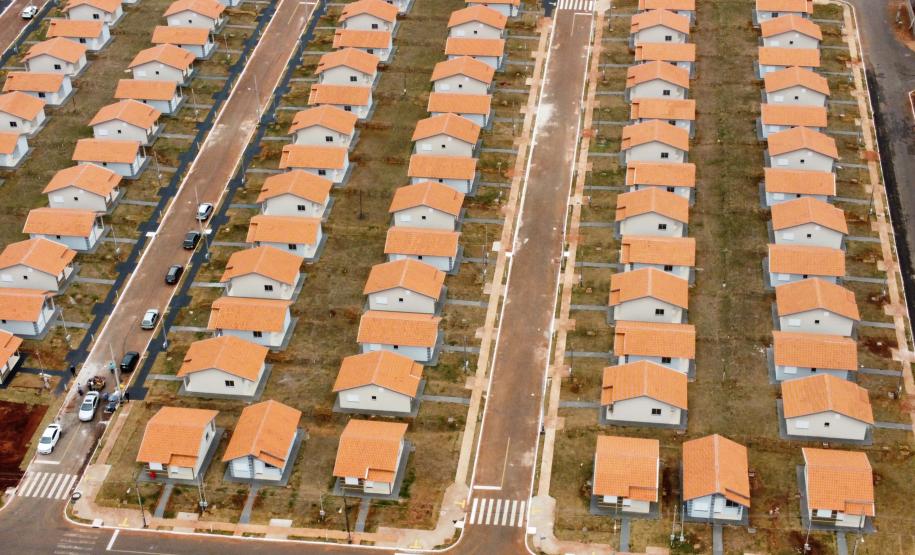Darci Piana entrega residencial com 120 casas a famílias de Nova Londrina
