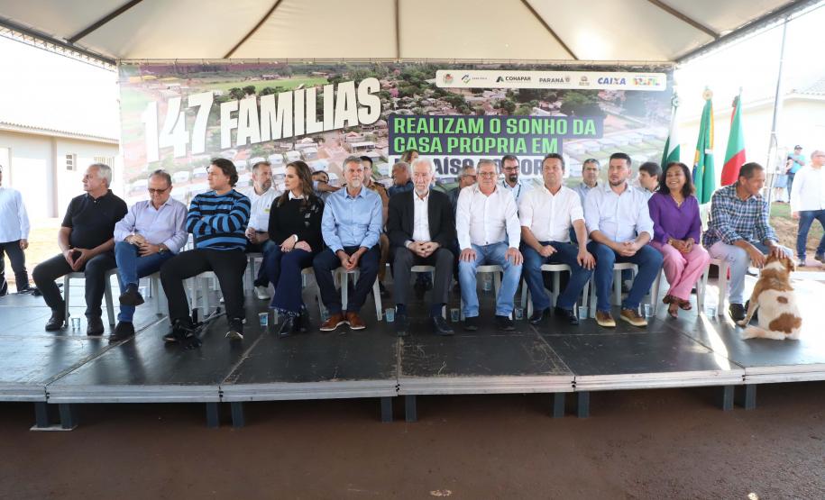 Com o Casa Fácil Paraná, 143 famílias de Paraíso do Norte conquistam moradia própria